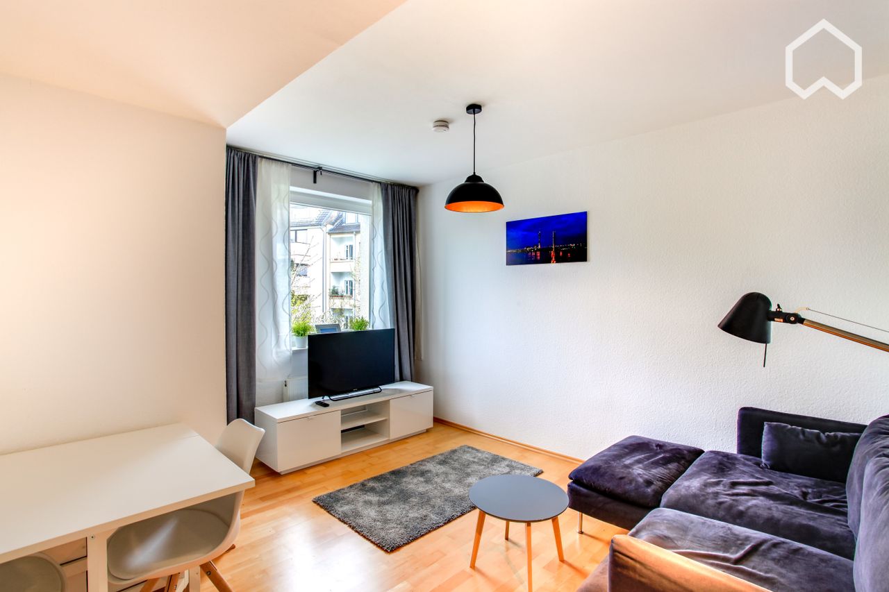 Awesome, spacious home located in Düsseldorf with parking