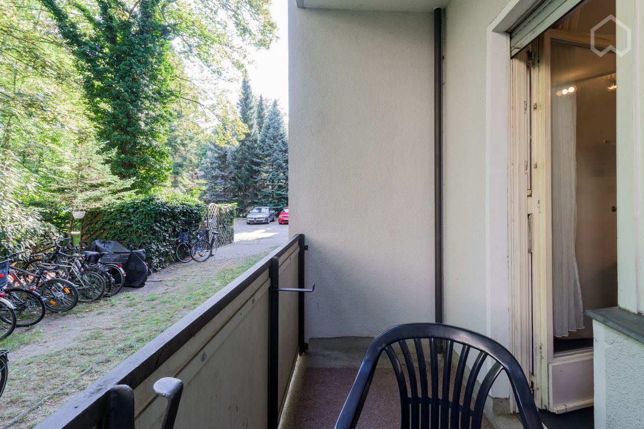 Cozy and quiet  apartment located in Steglitz/Schöneberg ( City West ) with balcony - great link to public transport