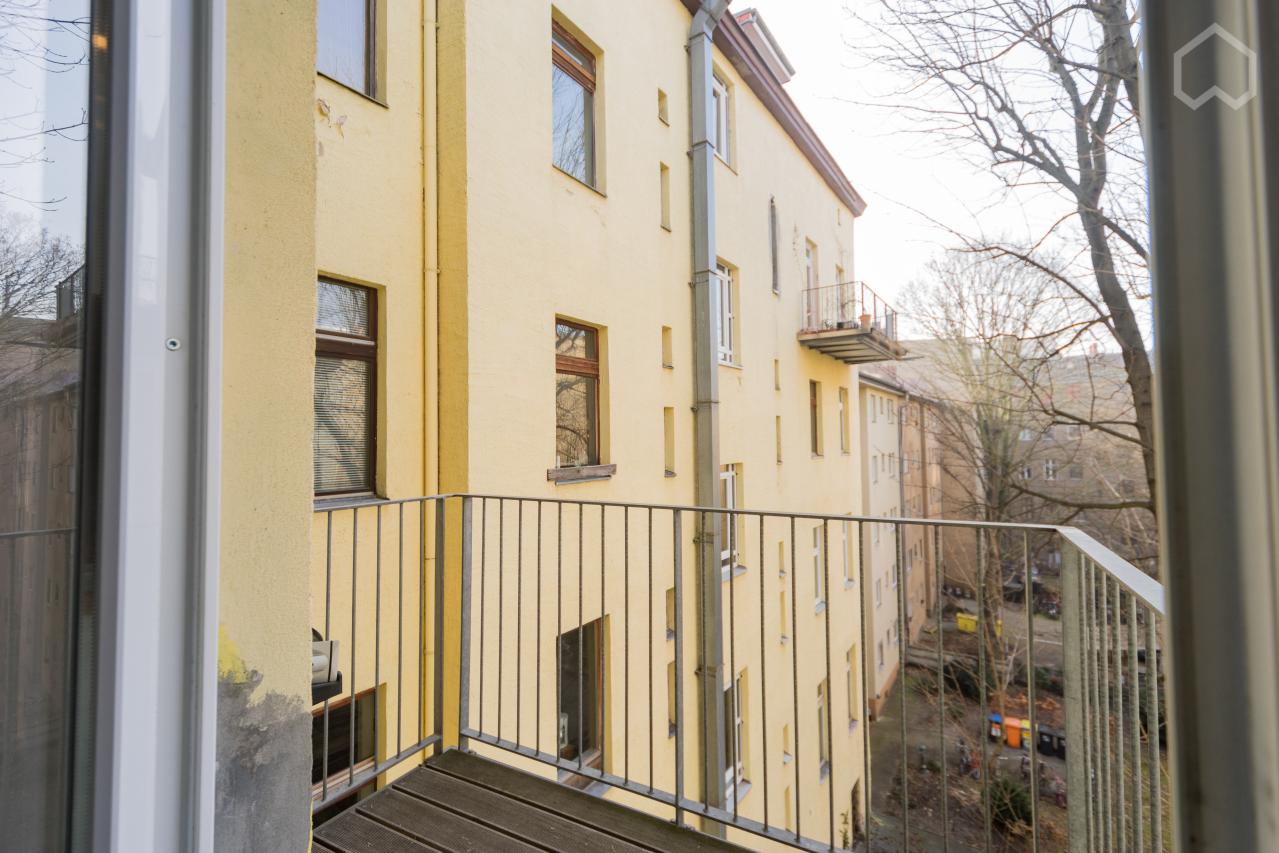 Spacious, bright 1 bedroom close to Landwehr canal