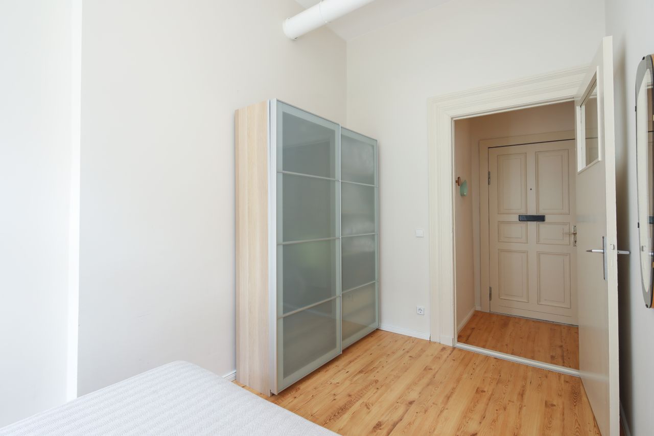 Spacious, bright and cozy 2 room apartment with southwest facing balcony at Prenzlauer Berg / Pankow