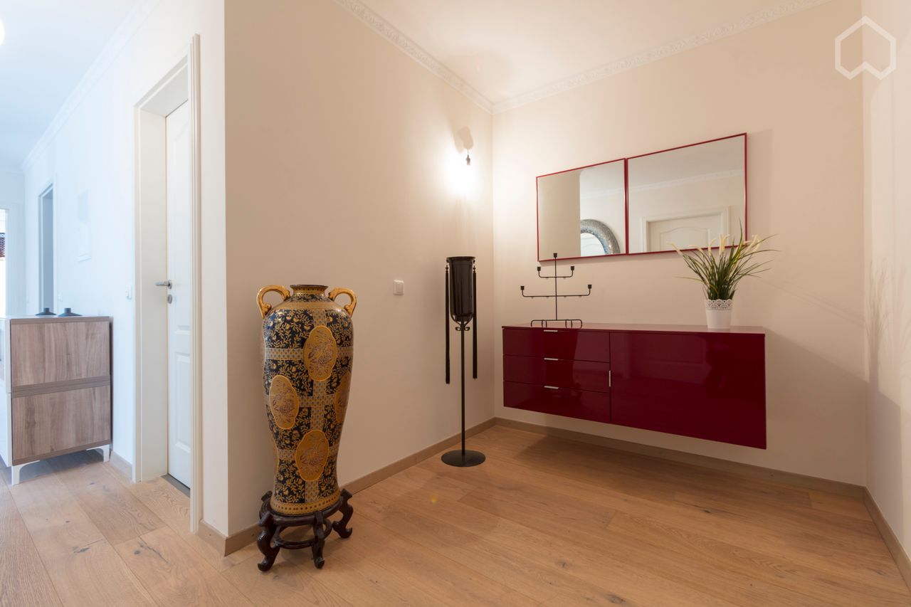 Beautiful and light-flooded 3-room apartment, 5 min. from Arabellapark (Munich)