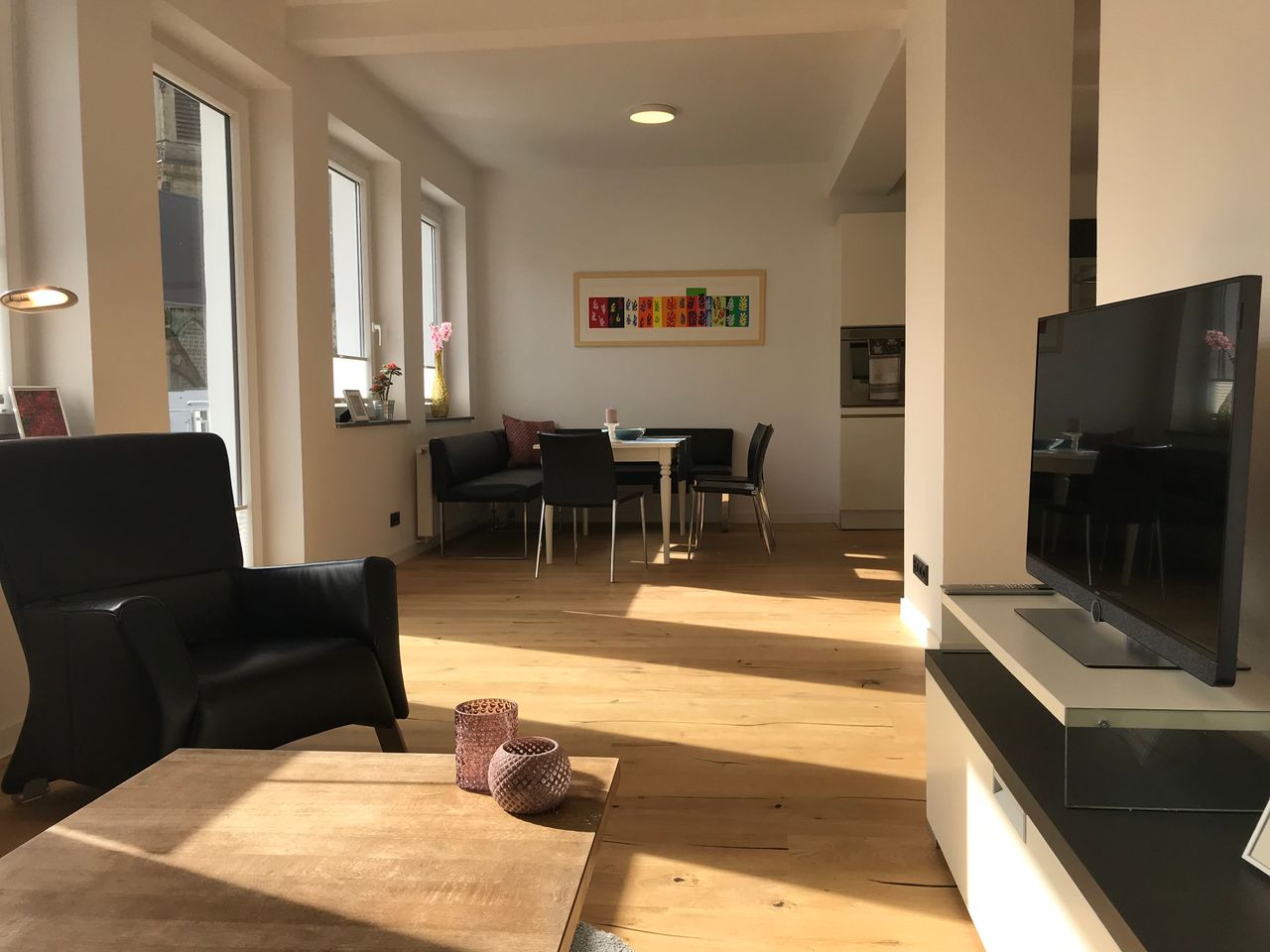 Top central in Düsseldorf, Top standard, Completely renovated with great South-side balcony