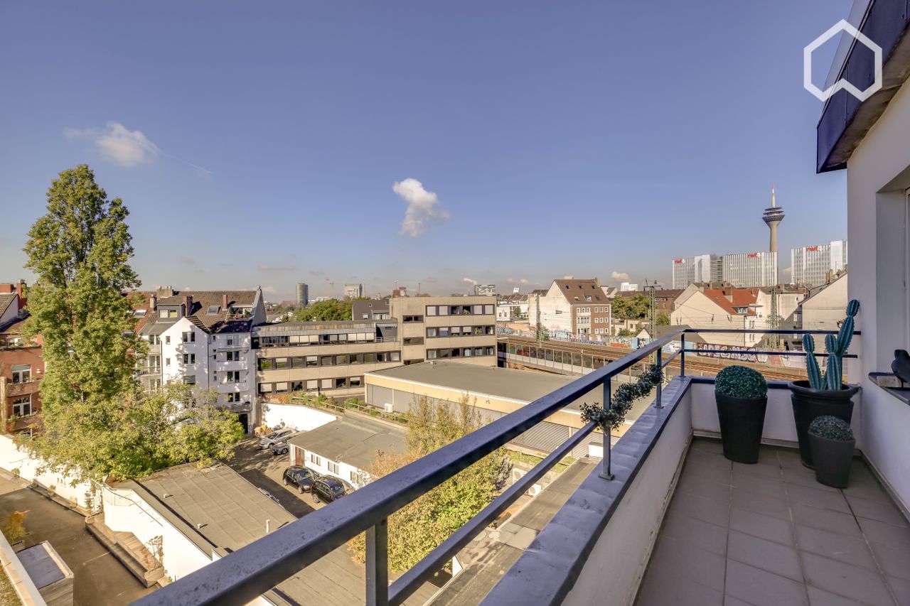 Wonderful, High-End Furnished Apartment in Unterbilk in Düsseldorf