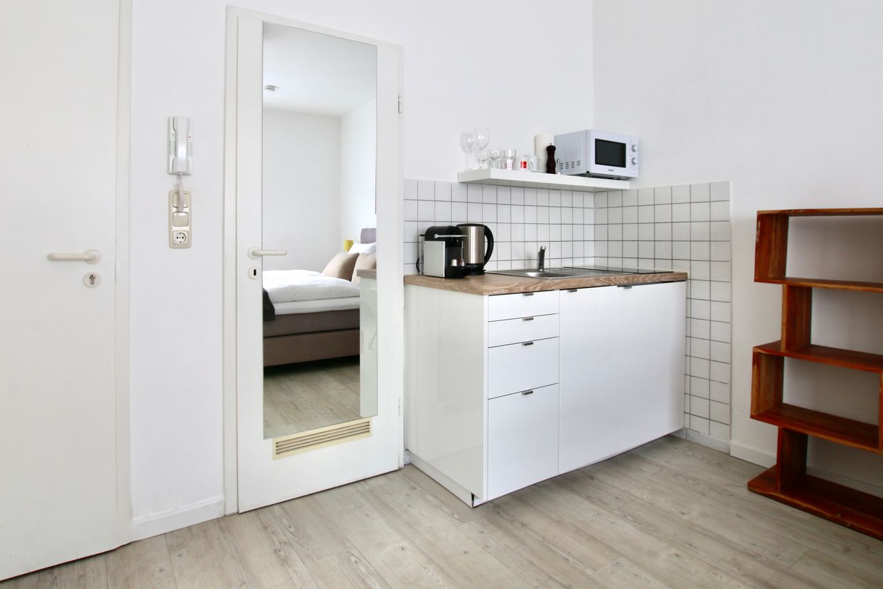 Bright 1-room apartment at Friesenplatz