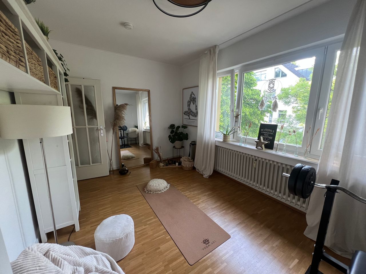 Modern 3-Room Apartment with Sunny Balcony & Forest View in Essen-Stadtwald – Fully Furnished