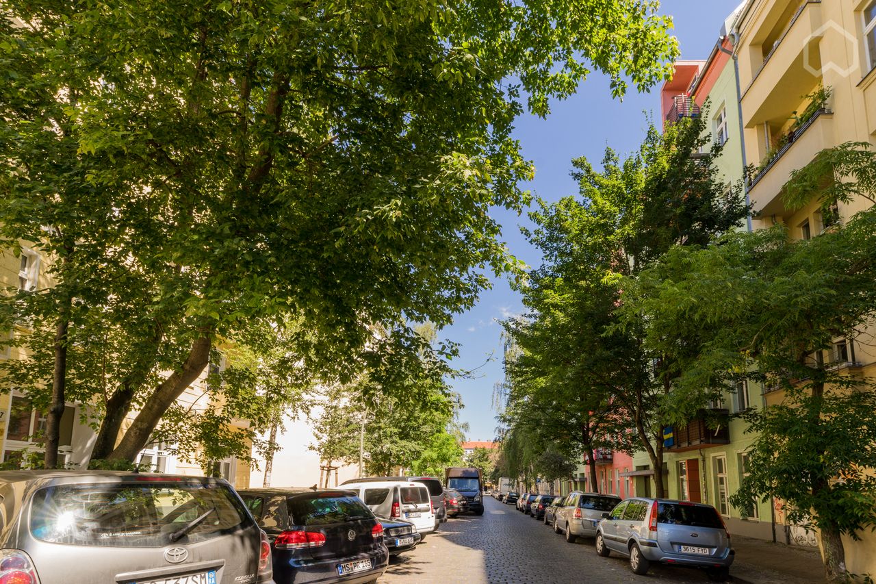 Bright and comfortable 2-room apartment in trendy Berlin Friedrichshain.