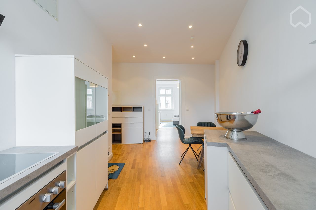 Exclusive brand new furnished and renovated apartment close to Berlins most famos neighbourhood - near Ostkreuz