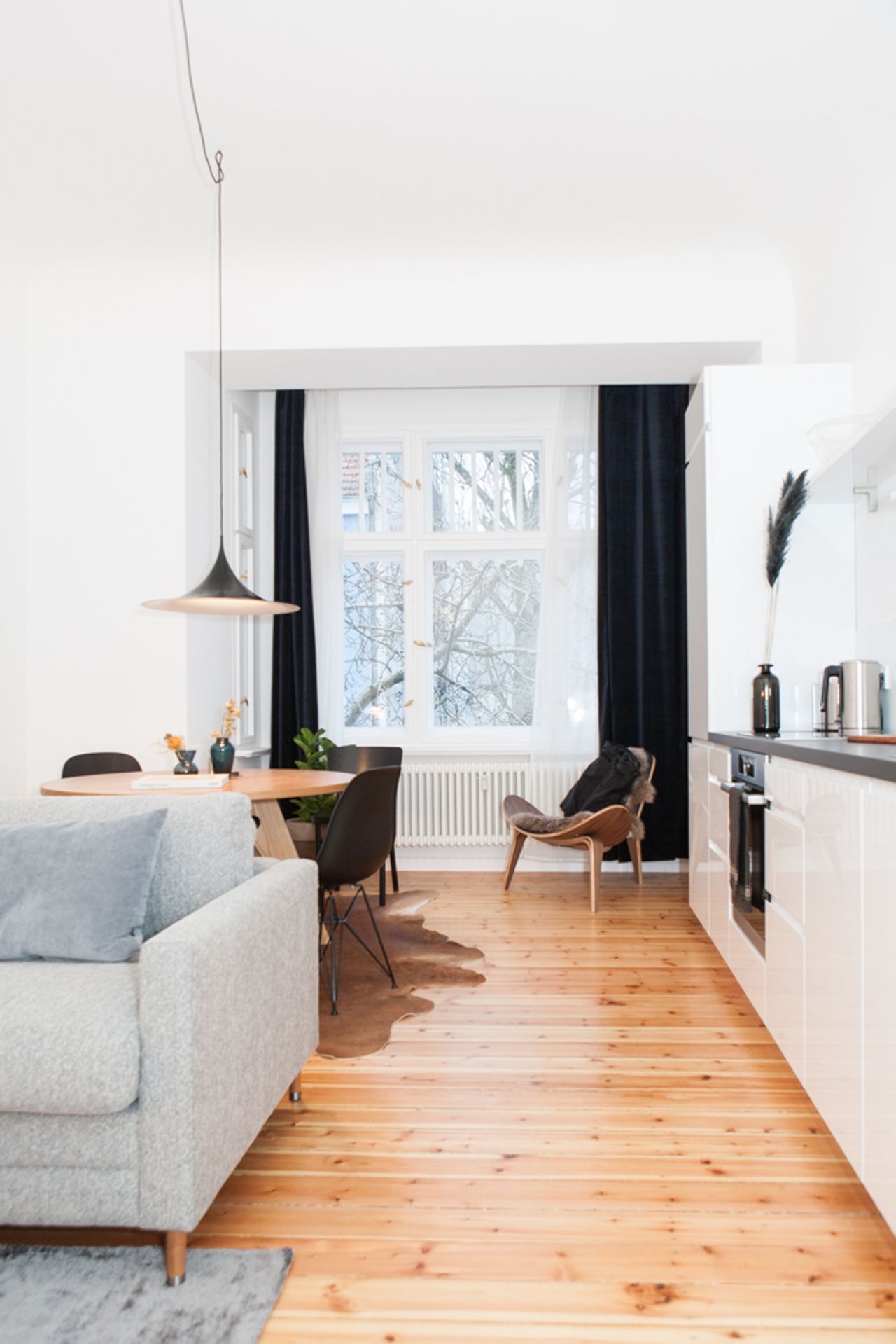 Newly renovated fully furnished and equipped designer’s apartment on the best location in Kreuzberg- on the canal of Paul Linke Ufer