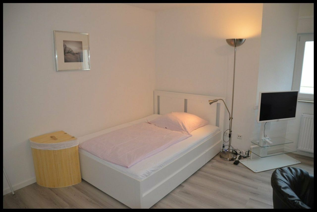 Fully equipped 32 sqm 1-room city apartment in Frankfurt-Bockenheim