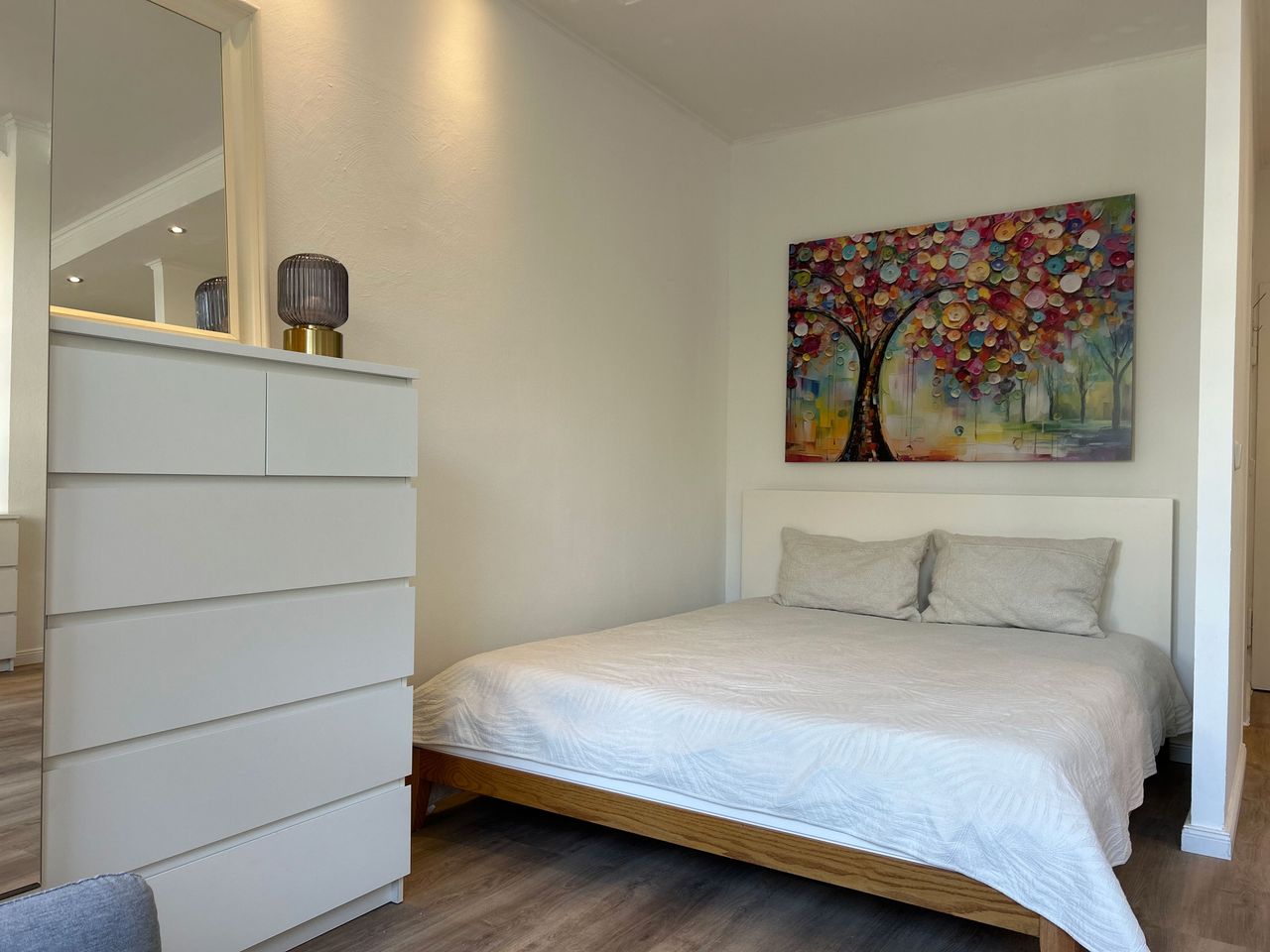 Amazing fully furnished new studio apartment at Kudamm / Adenauer Platz