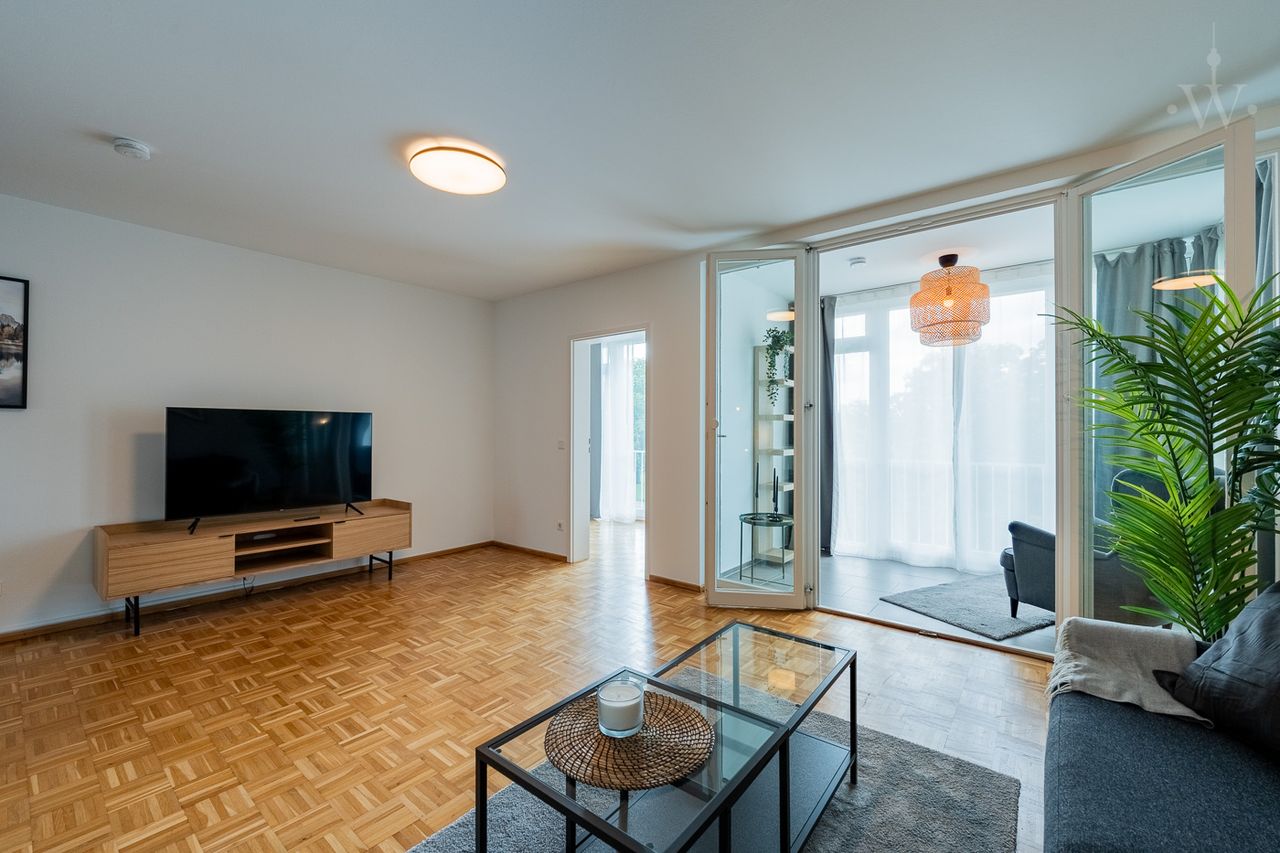 Modernly furnished 4-room maisonette apartment with a view of Charlottenburg Palace