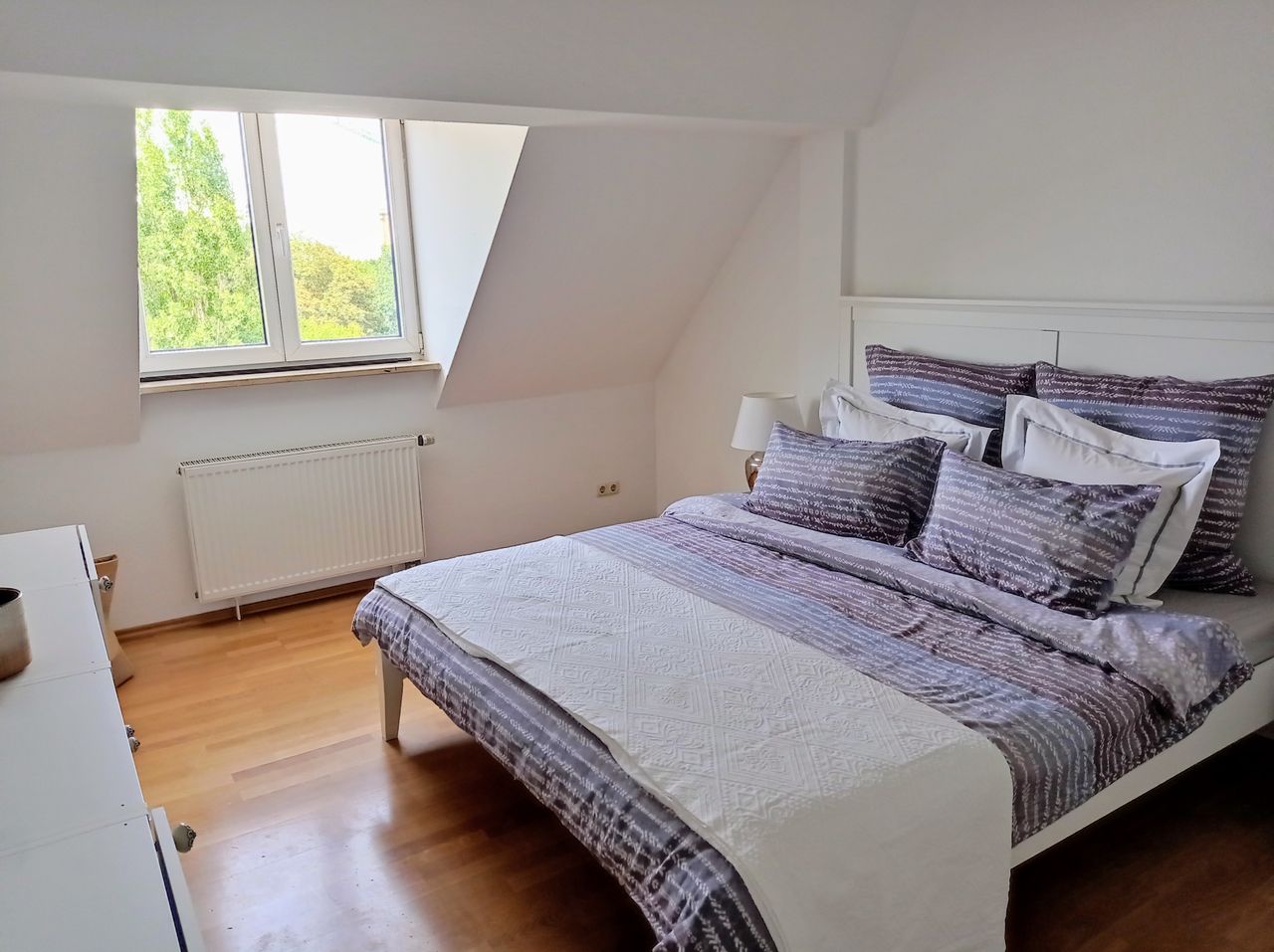 Top location! Bright 3 room flat with roof top terrace
