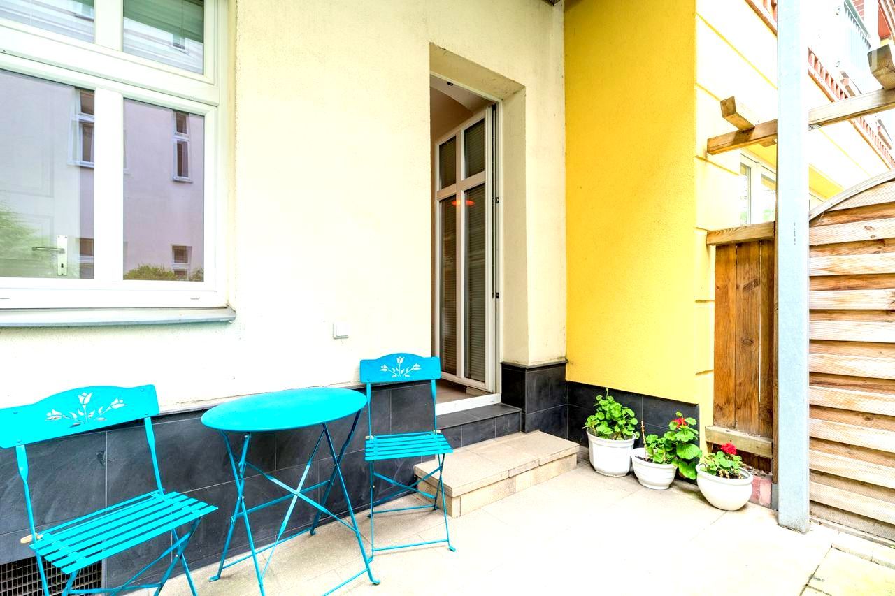 Fully equipped 2 room apartment with terrace in Berlin Center