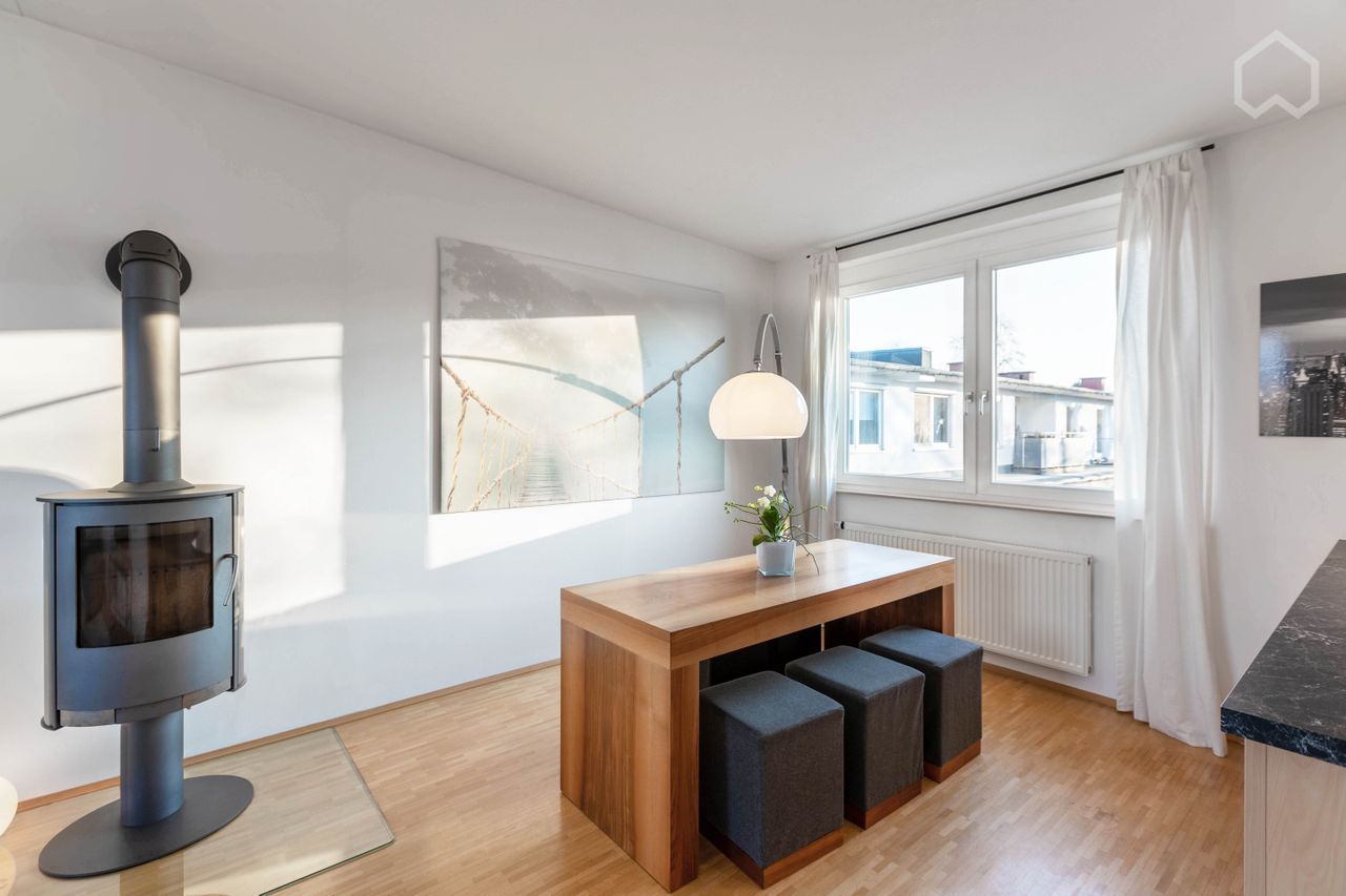 Air-conditioned penthouse studio with amazing Taunus view and great interior