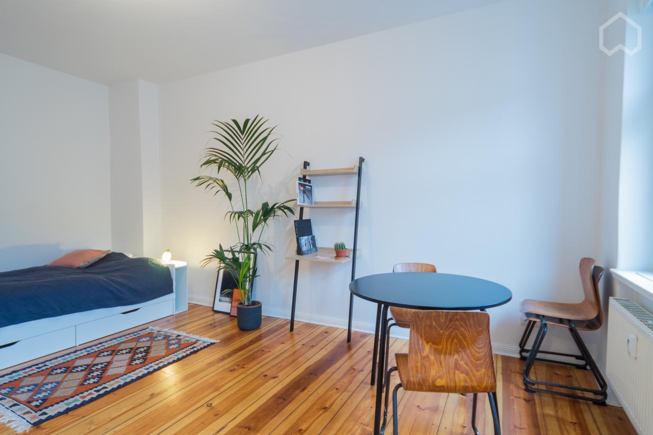 Beautiful and bright studio in Kreuzkölln (Reuterkiez)