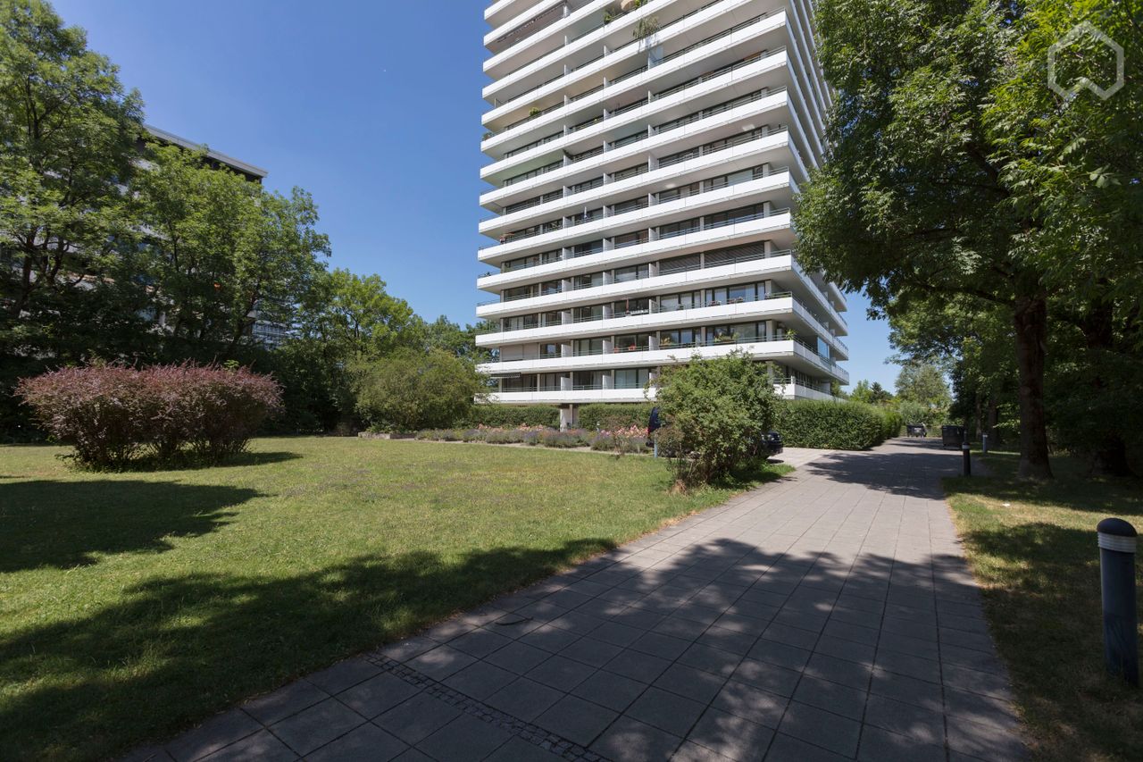 Lovely 1-room apartment 7 OG with balcony at Munich Petuelpark