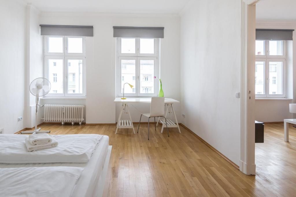 Flat in Charlottenburg, Kaiser Friedrich Str.