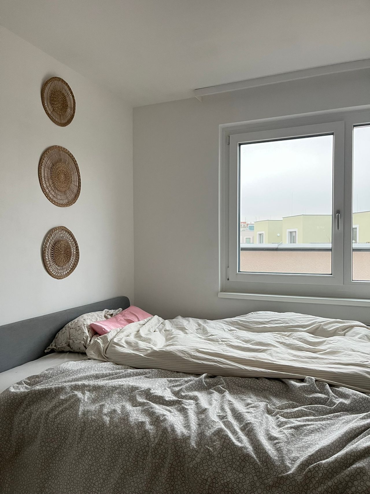 Bright 1.5-Room Apartment with Sunny Terrace – Fully Furnished