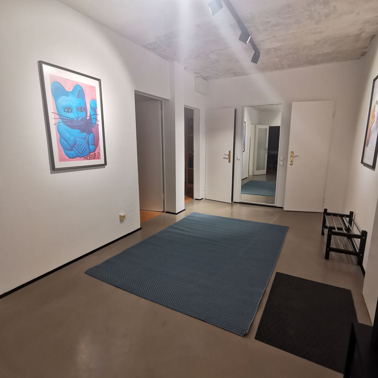 Modern designer apartment next to the U1 underground line