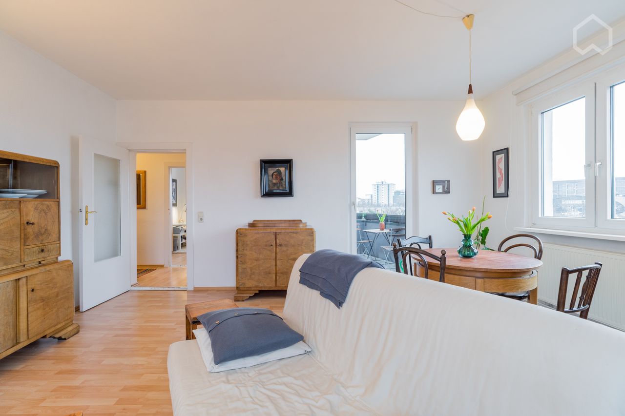 Bright and tasteful one-bedroom centrally located in the heart of Berlin (Moabiter Werder, near Hauptbahnhof)