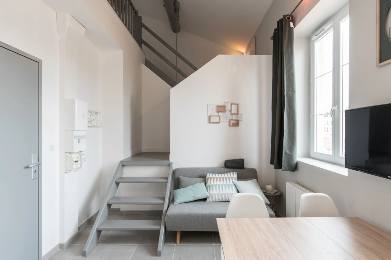 Restful apartment, refurbished, in an old building