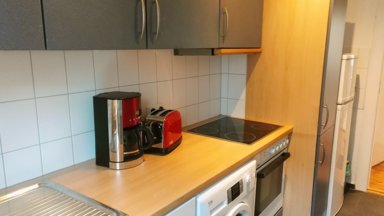 Pretty 2 room flat with original highly polished wooden floorboards in nice area (Berlin-Prenzlauer Berg)