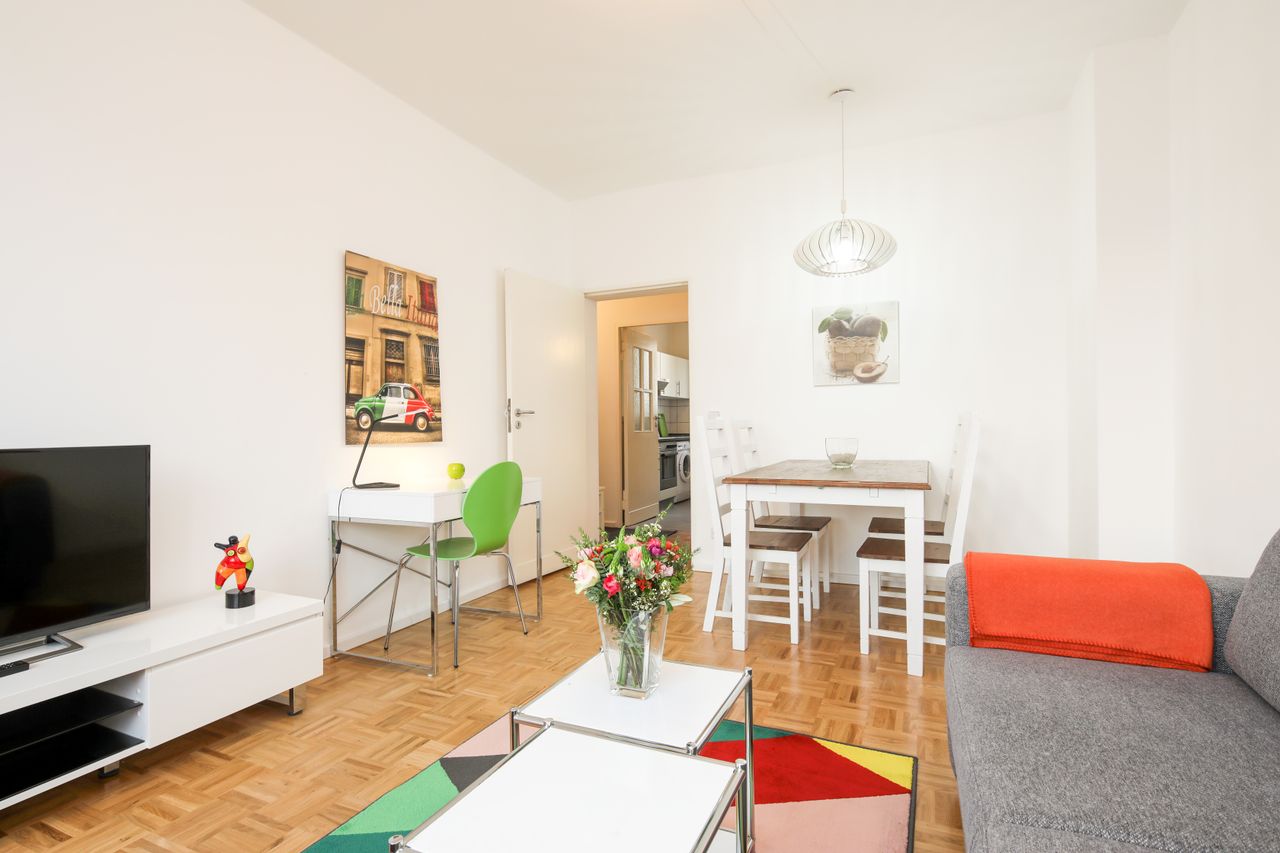 Sunny 2 room apartment with balcony with an amazing view to the market hall in Moabit (Berlin)