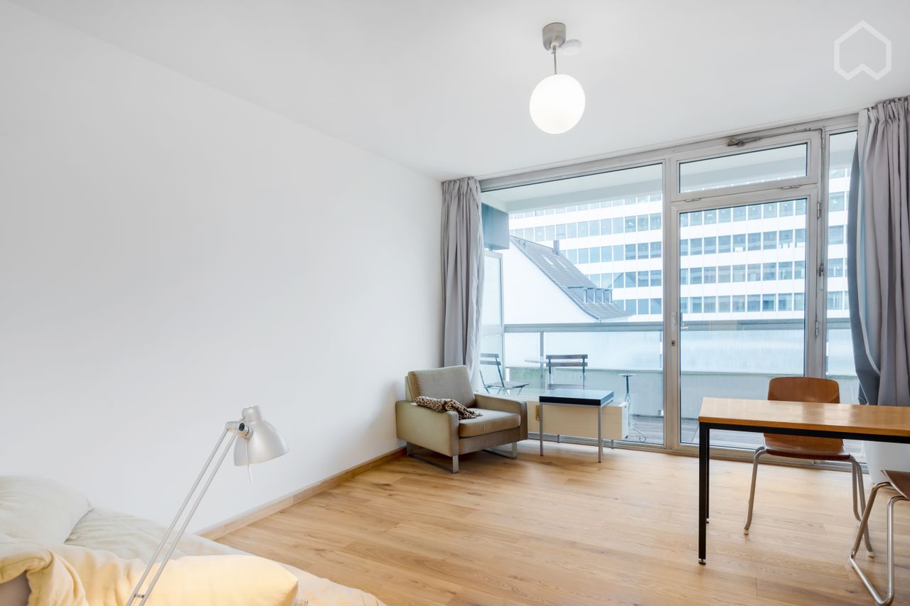 Bright, quiet and fully equipped apartment with large balcony in the center of Cologne (near Stadtgarten)