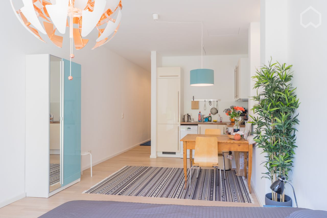 Modern, brandnew & wonderful suite with garden