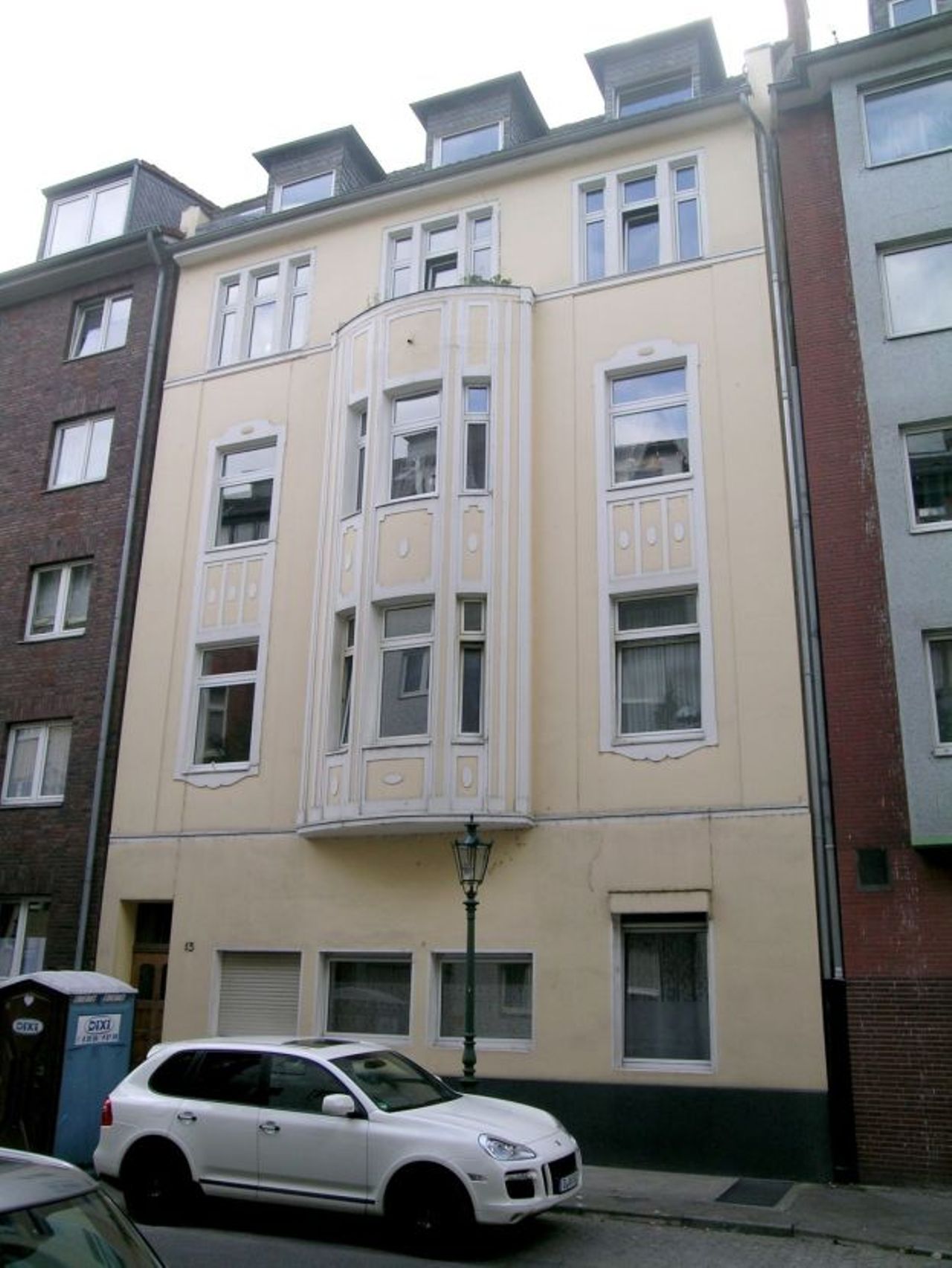 Modernised Apartment with terrace in 'Medienhafen, Düsseldorf