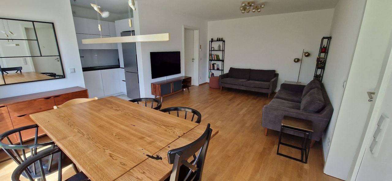 Charming 3-Month Rental: Modern Flat with Garden, Child's Room, and Workspace Space