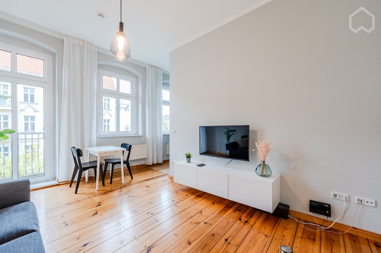 Stylishly Modernised Flat with Balcony in Trendy Prenzlauer Berg