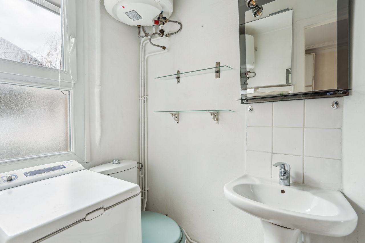 Nice and spacious suite near school