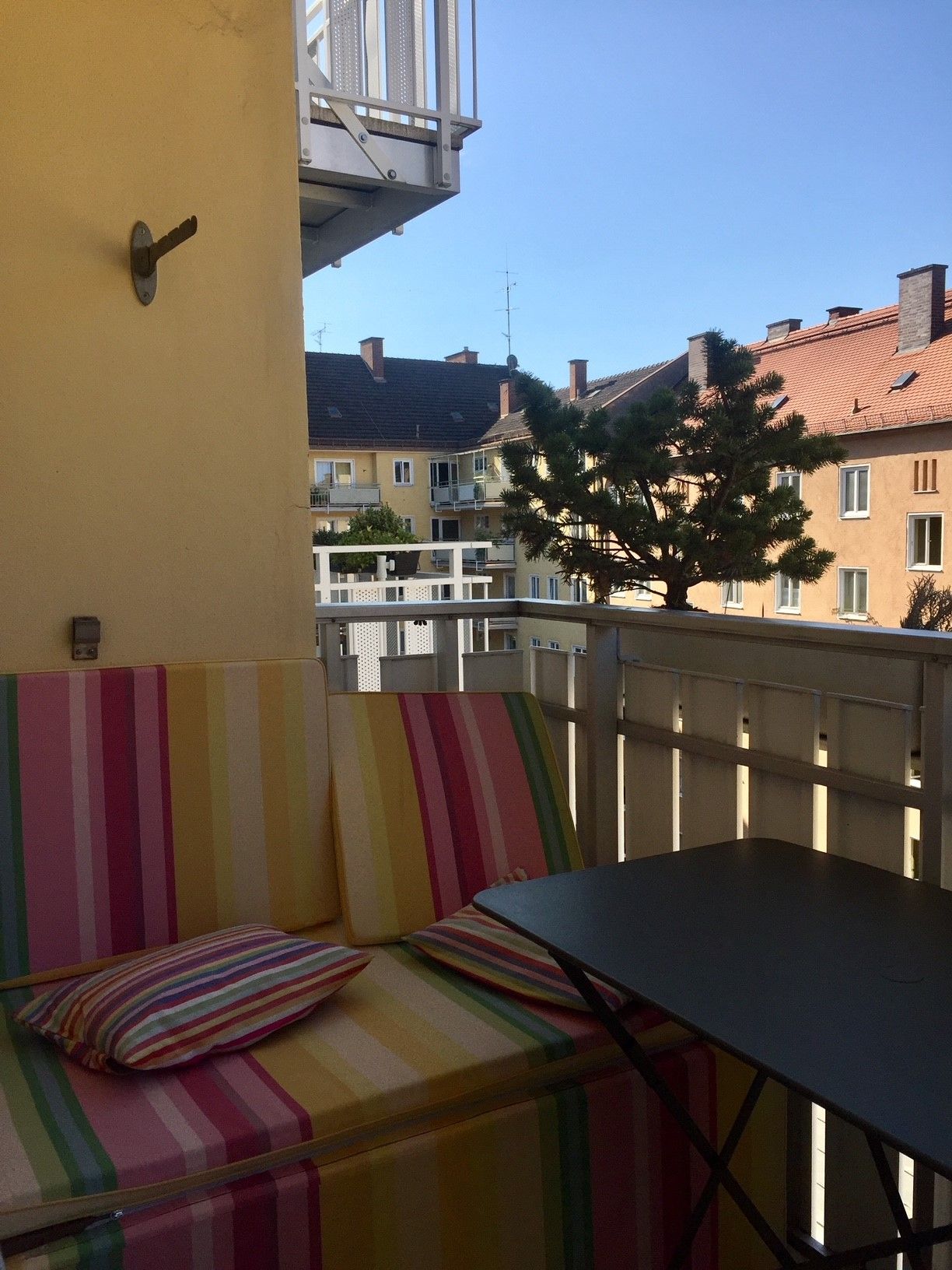 Spacious, modern, very quiet and very bright apartment loft in Schwabing opposite Nordbad Swimmingpool