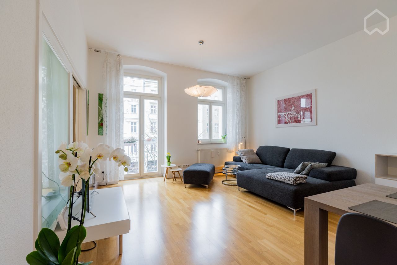 Quiet 2-rooms apartment with balcony in very central location of Prenzlauer Berg (U-bahn/tram: 5min. away)