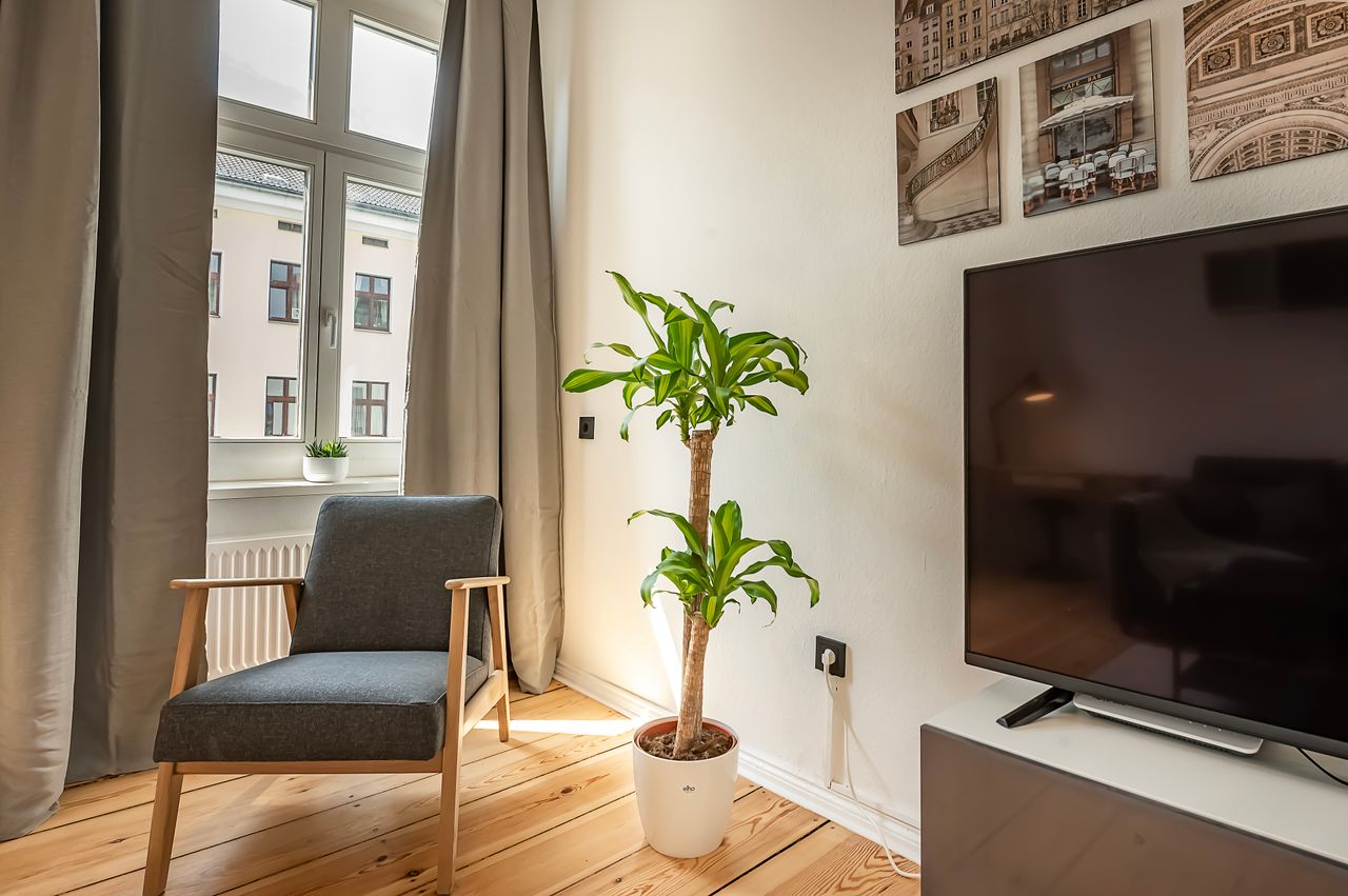 Newly renovated old building apartment (52 sqm) in Charlottenburg, Berlin