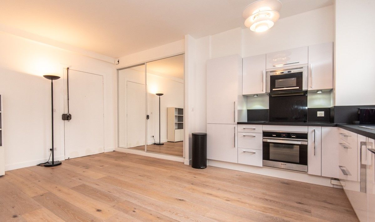 Apartment 55m², Paris 15th District Town Hall