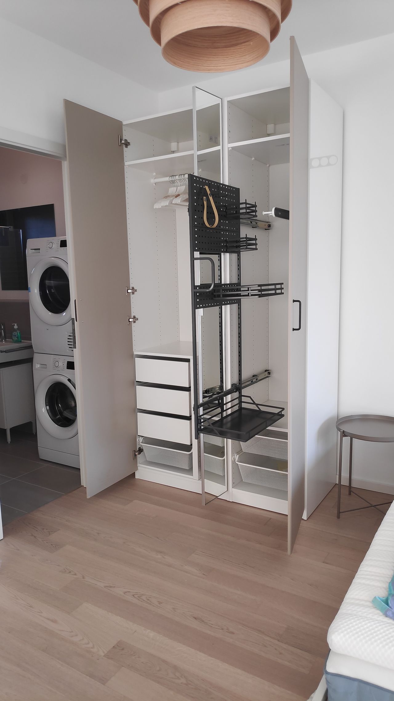 new 1-room apartment with bathroom and kitchen, new building, furnished, Wifi