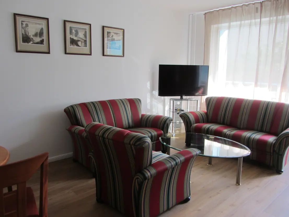 Exclusive apartment in sought-after location of Albertstraße 5 in Berlin!