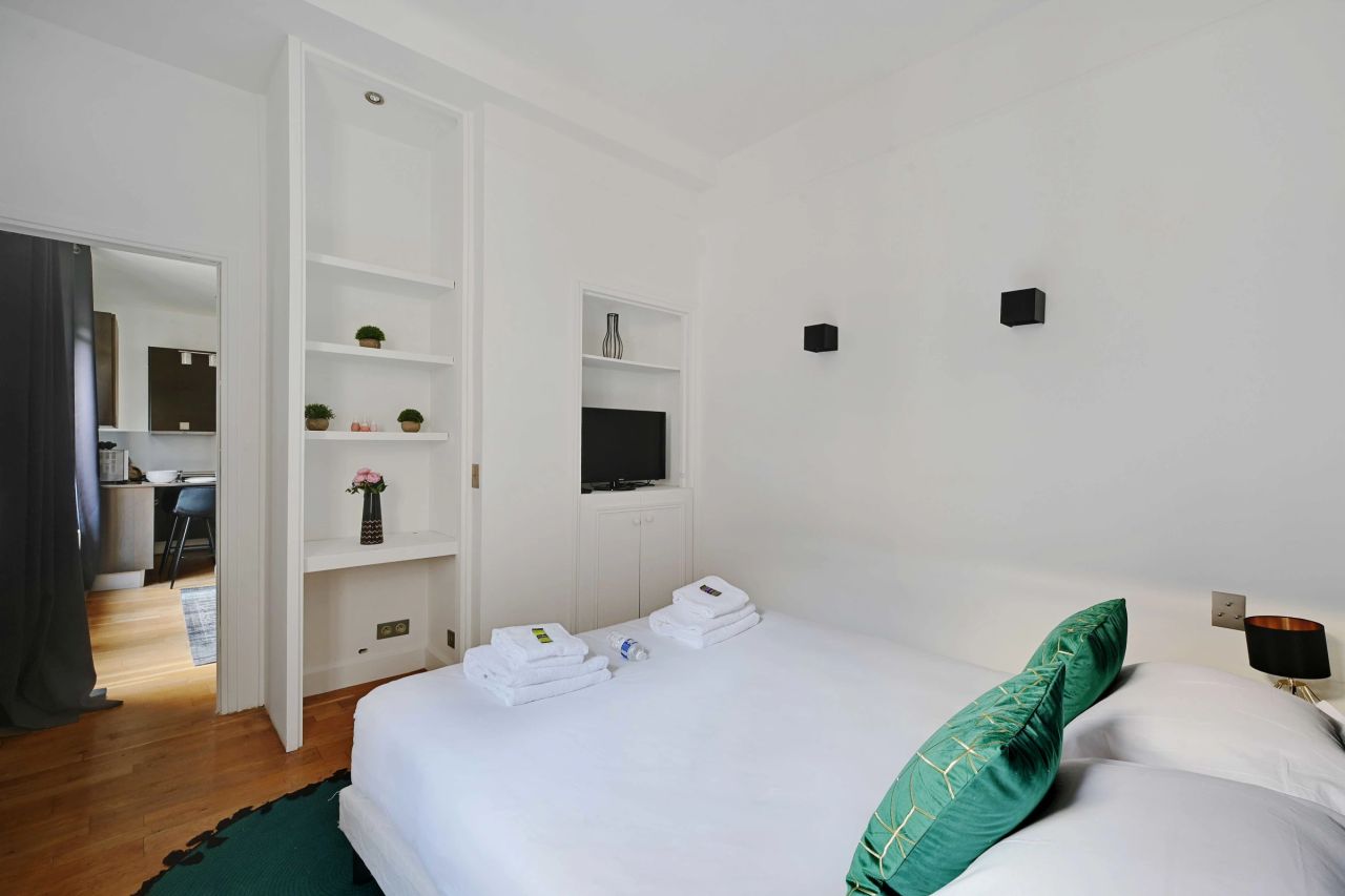 New one-bedroom apartment in a Parisian building in the heart of the 8th arrondissement of Paris.