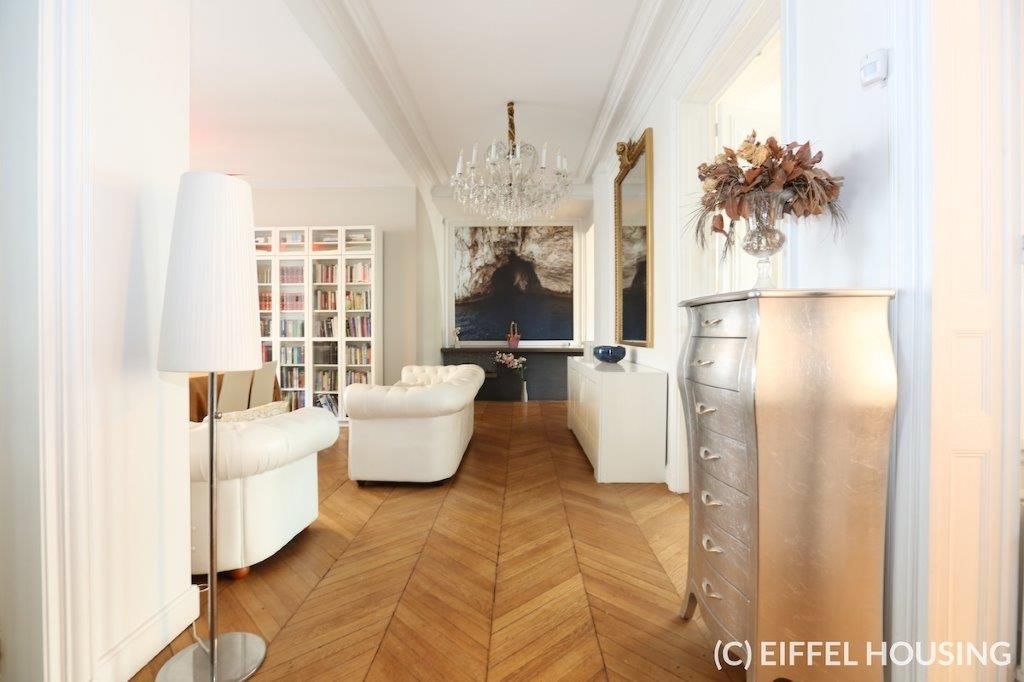 Arc de Triomphe - « Le luxe avec le sens de la maison ».