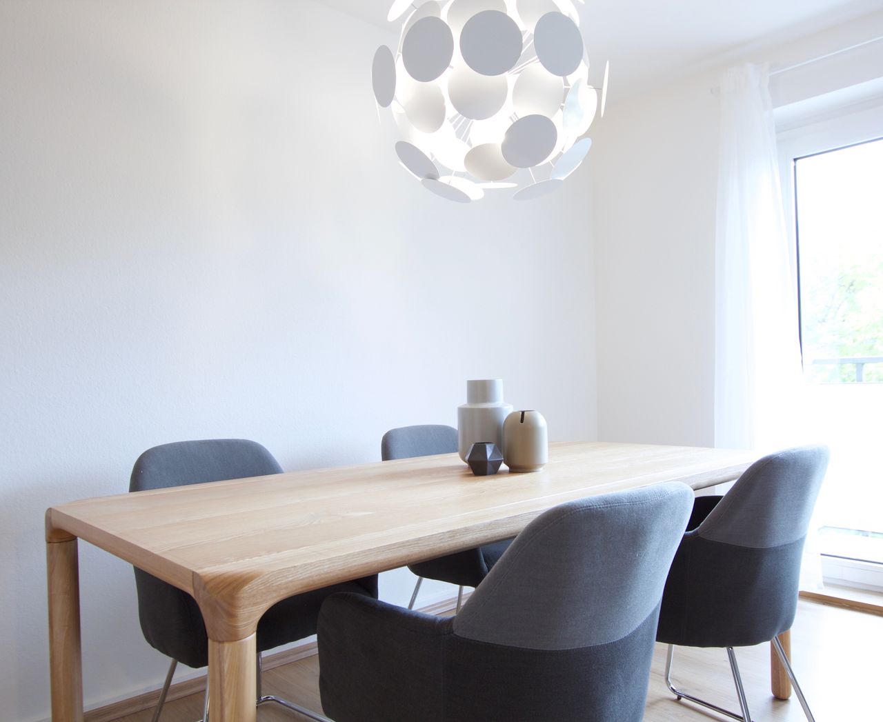 Furnished 2-bedroom apartment, 65m2 + 10m2 (700 + 108 ft2)  Frankfurt Nordend