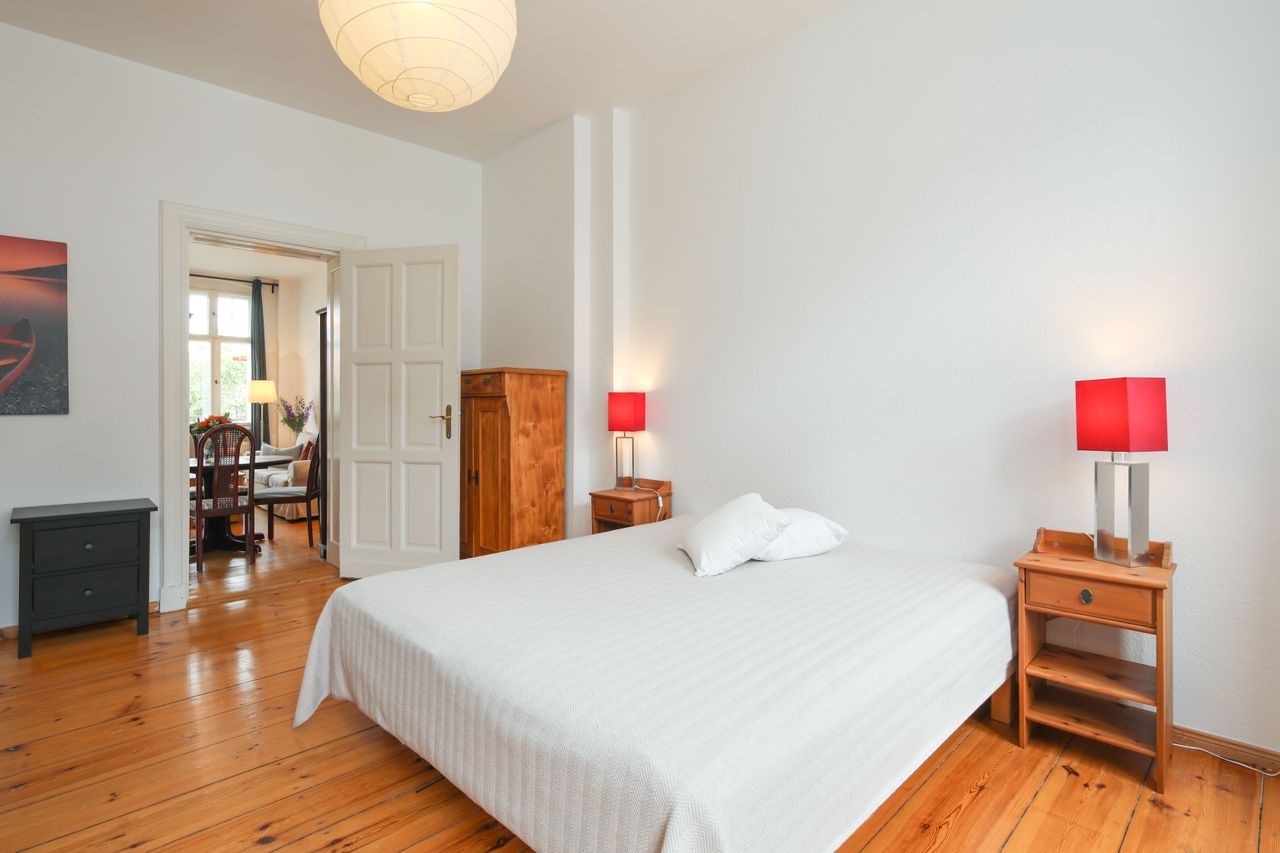 Light-flooded 2 room apartment directly on Landwehrkanal in Kreuzberg