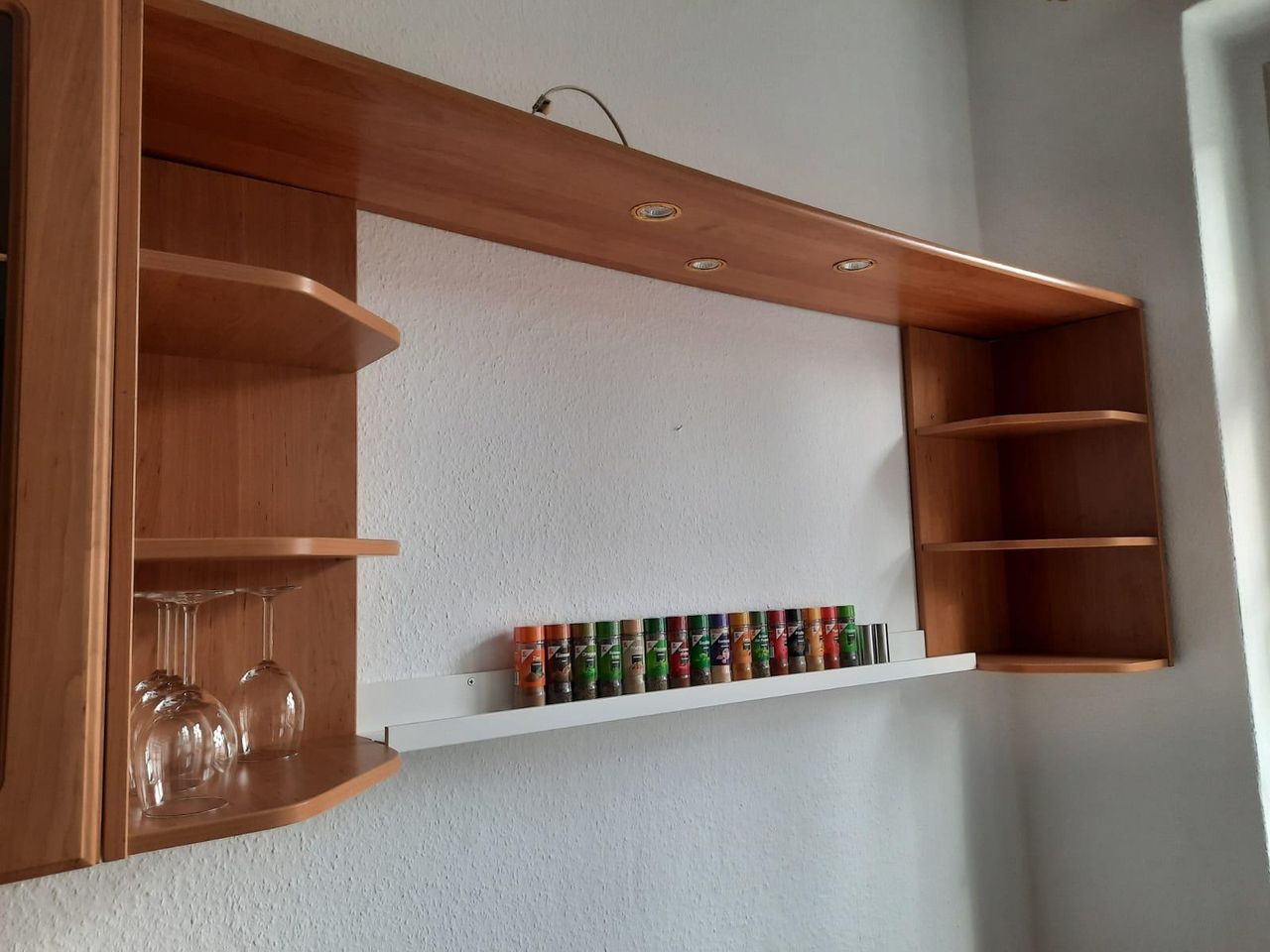 Completely new furnished, bright 2-Z. Old building on the 2nd floor with balcony, central location Schöneweide near the Spree river