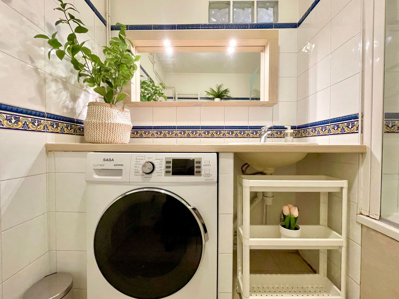 The Spacious | 9 people, Air conditioning, Parking, Train station