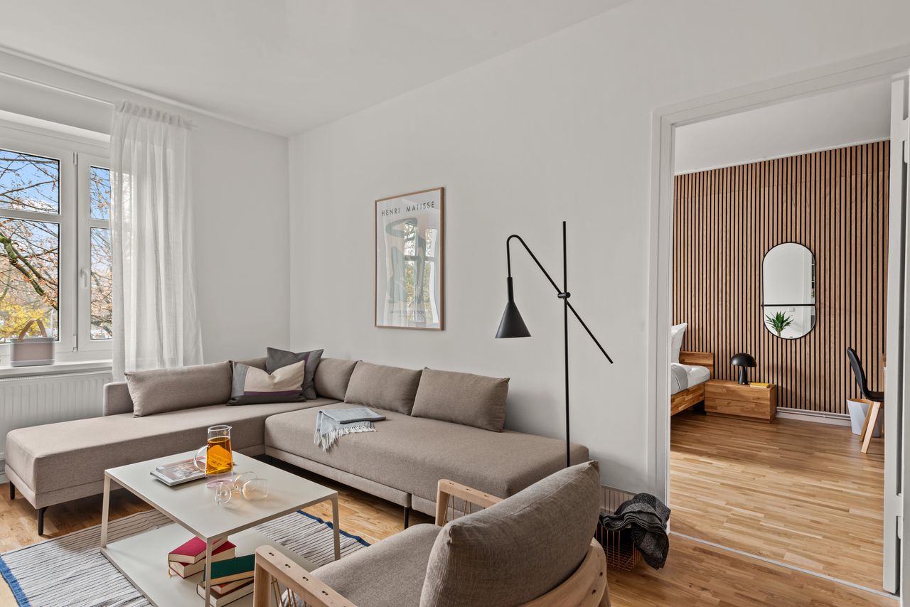 Spacious 2.5 Room Apartment in a Trendy Berlin Neighborhood