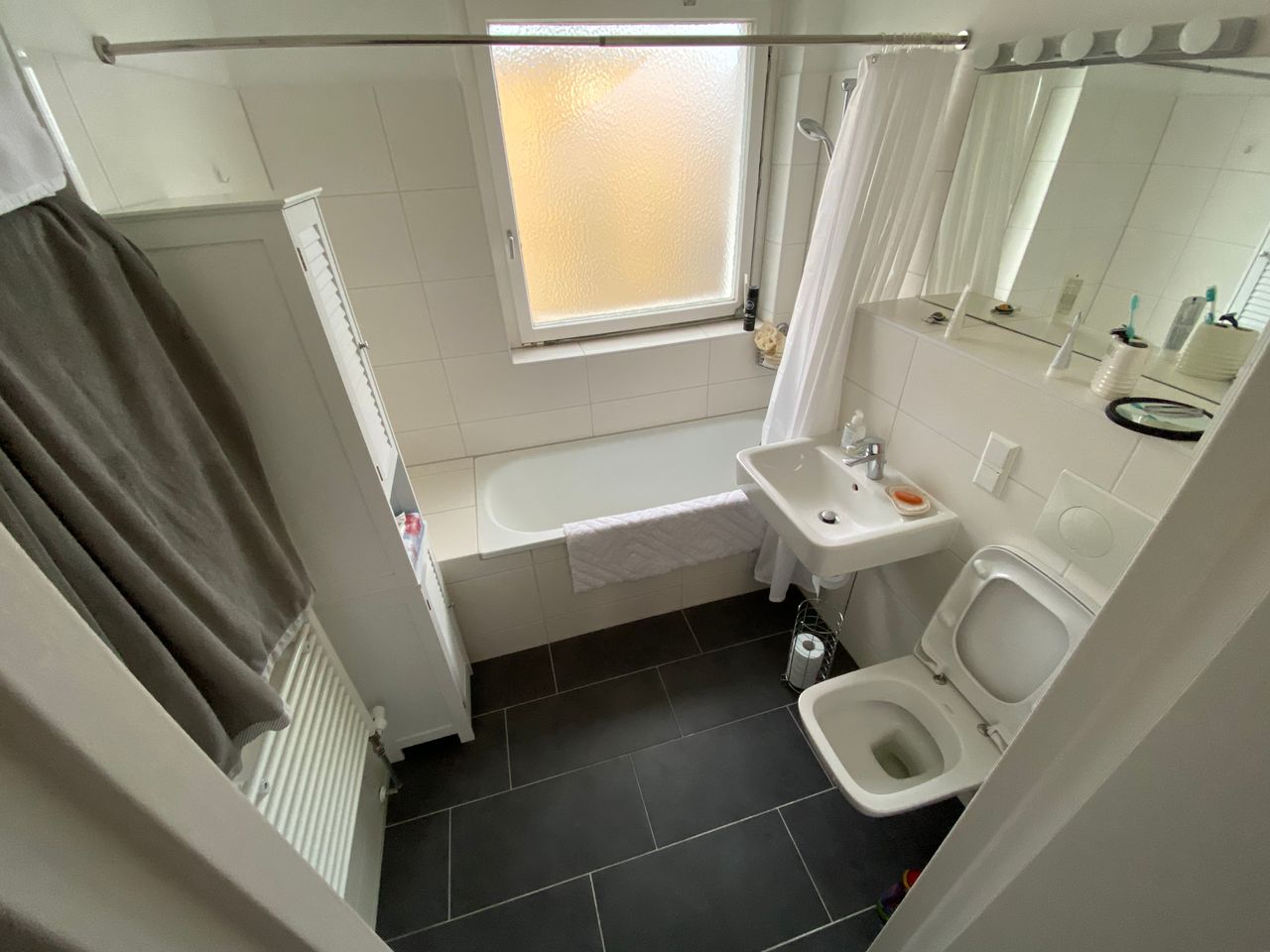 Attractive, Fully Furnished 3-Room Apartment with Balcony and Fitted Kitchen – 12-Month Sublet Starting September 30, 2025