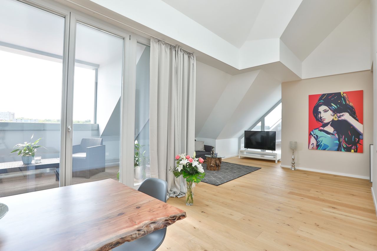 Modern, bright luxury apartment with exclusive furniture in Charlottenburg with terrace