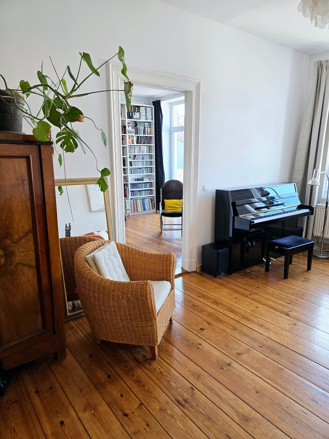 Stylish, bright & cosy with balcony in Friedrichshain