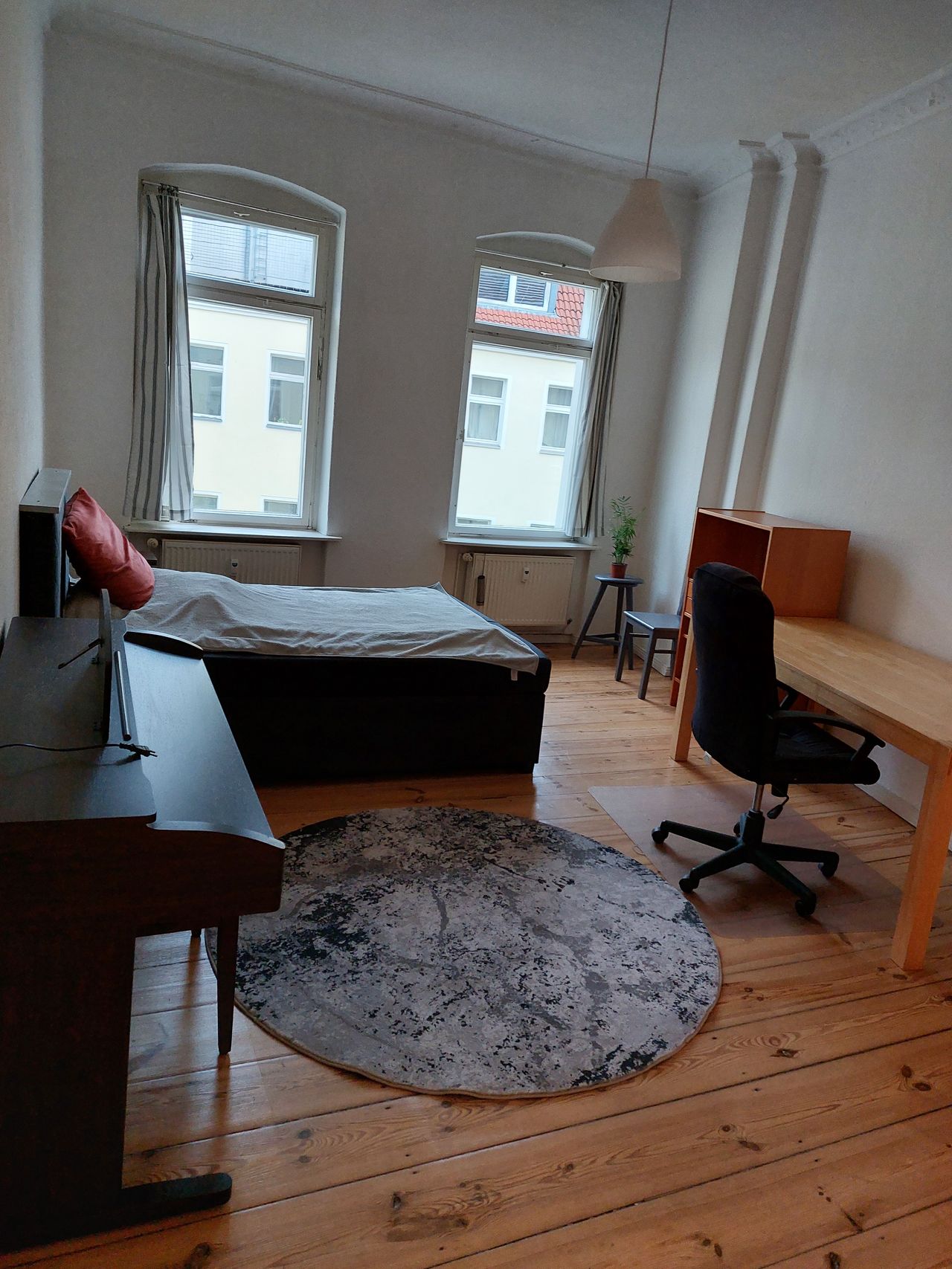 Charming Apartment with E-Piano – Central and Cozy Near the Train Station